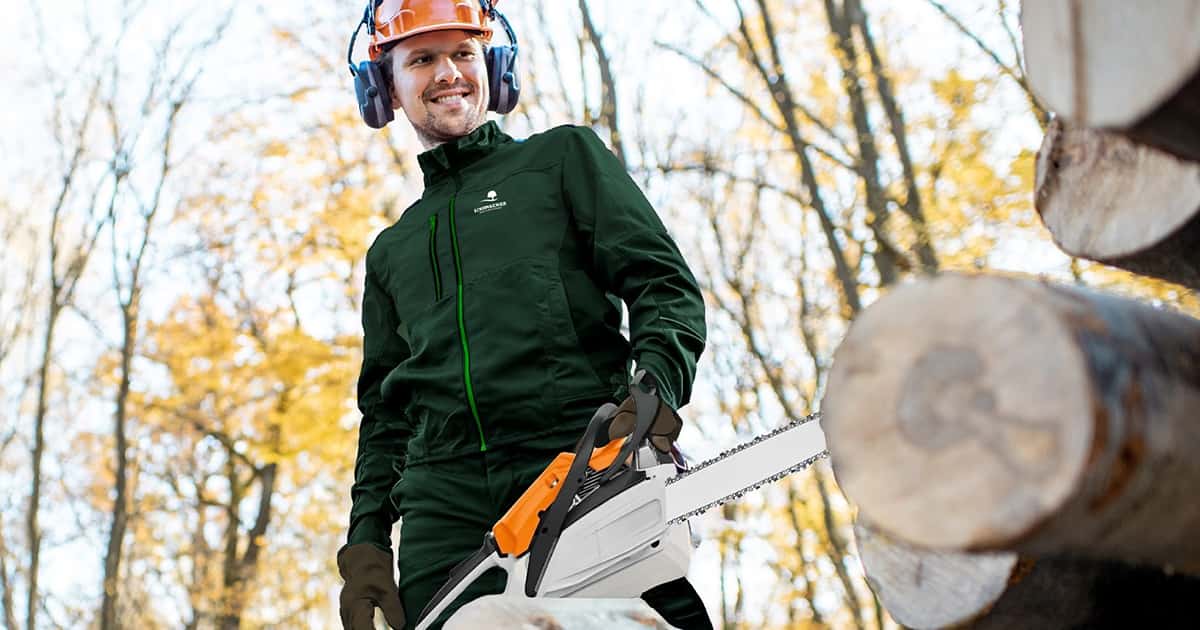 Schumacher Gärtnermeister mit Stihl Motorsäge Schumacher Gärtnermeister mit Stihl Motorsäge