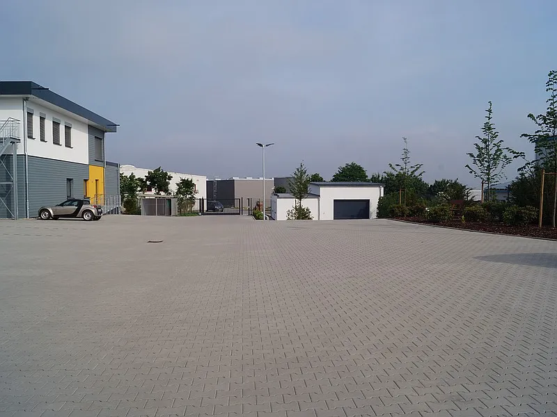 Tierarzt Geseke Vivet Bepflasterung und Bepflanzung