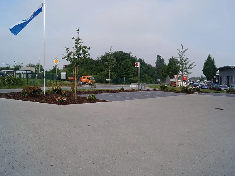 Tierarzt Geseke Vivet Bepflasterung und Bepflanzung