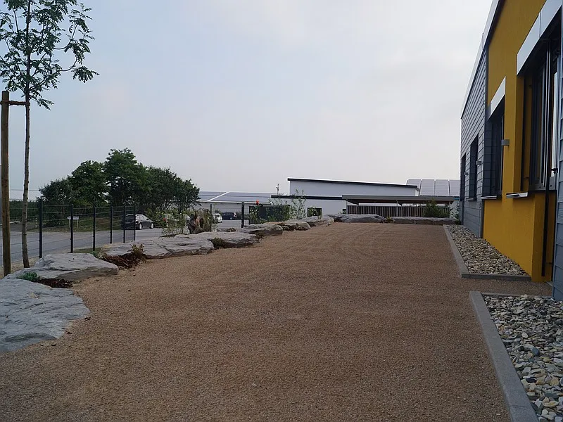 Tierarzt Geseke Vivet Bepflasterung und Bepflanzung